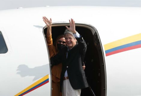 Presidente de Ecuador viaja a Miami para una operación