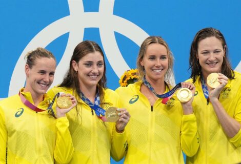 Australia bate récord y gana oro en 4x100 m libre