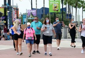 Disney restablece el uso de mascarillas en sus parques