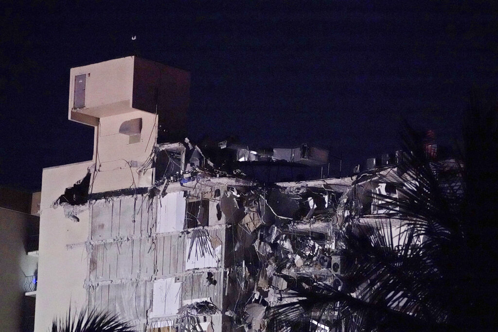 Nuevos videos de la caída del edificio en Miami