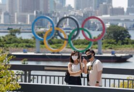 Anillos olímpicos despiertan ilusión y rechazo en Tokio