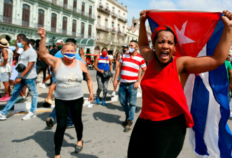 Políticos y artistas aplauden el "despertar" de Cuba
