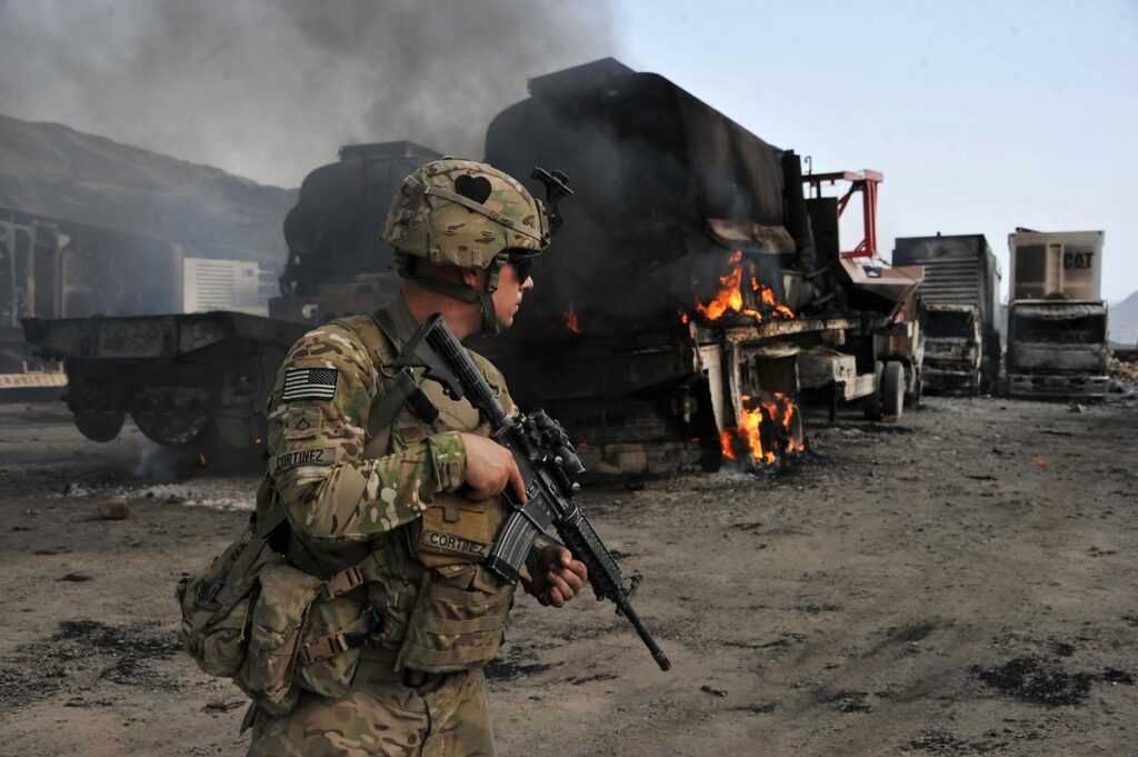 EEUU seguirá bombardeos en Afganistán si talibanes persisten