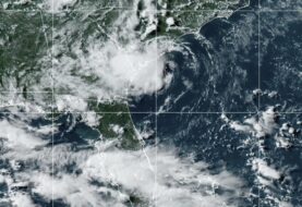 Elsa pierde categoría de huracán antes de tocar tierra en Florida
