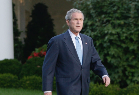 Bush tacha de "error" la retirada militar de Afganistán