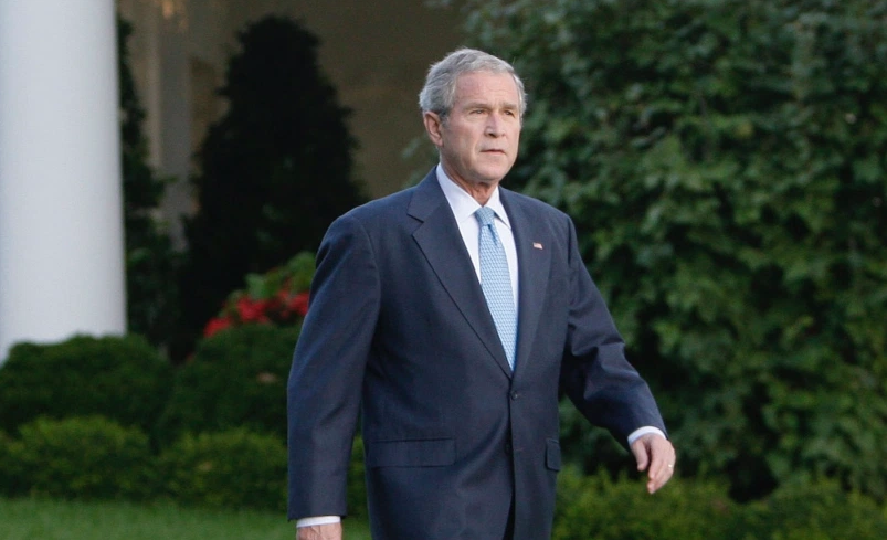 Bush tacha de «error» la retirada militar de Afganistán