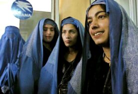 Mujeres afganas desafían a los talibanes