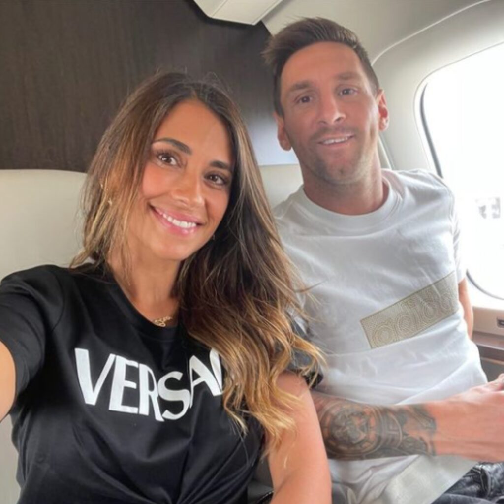 Messi y Antonella ya viajan a París
