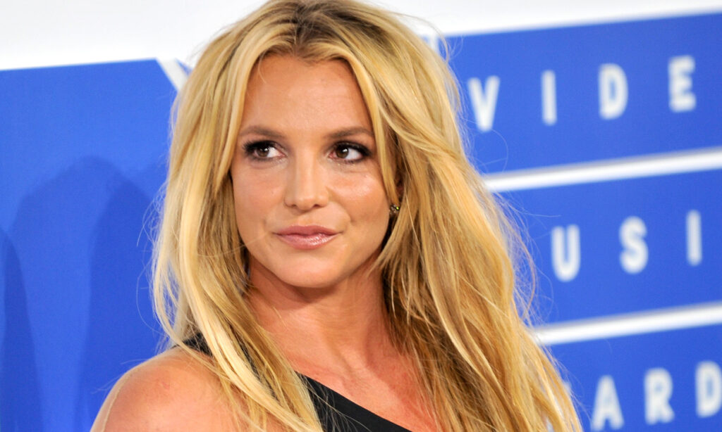 Britney Spears es libre de la tutoría legal de su padre