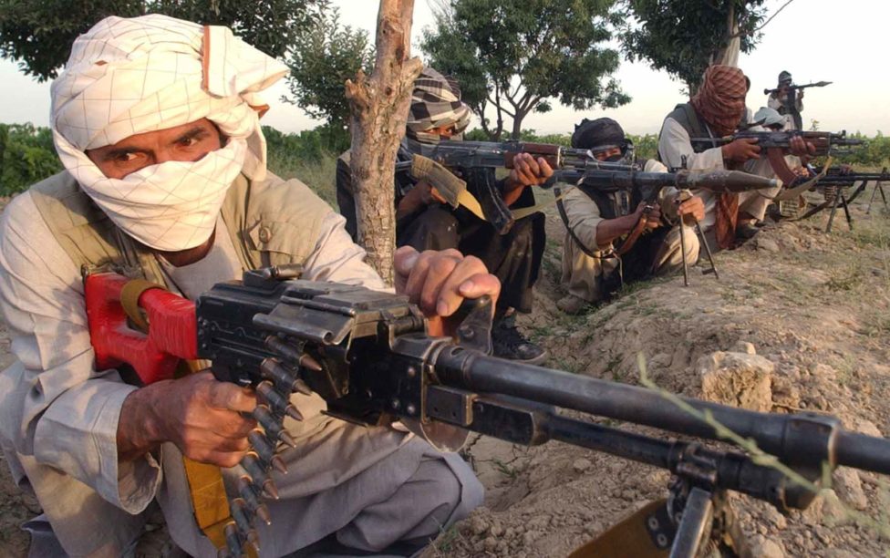 Talibanes toman Ghazni y suman 10 ciudades