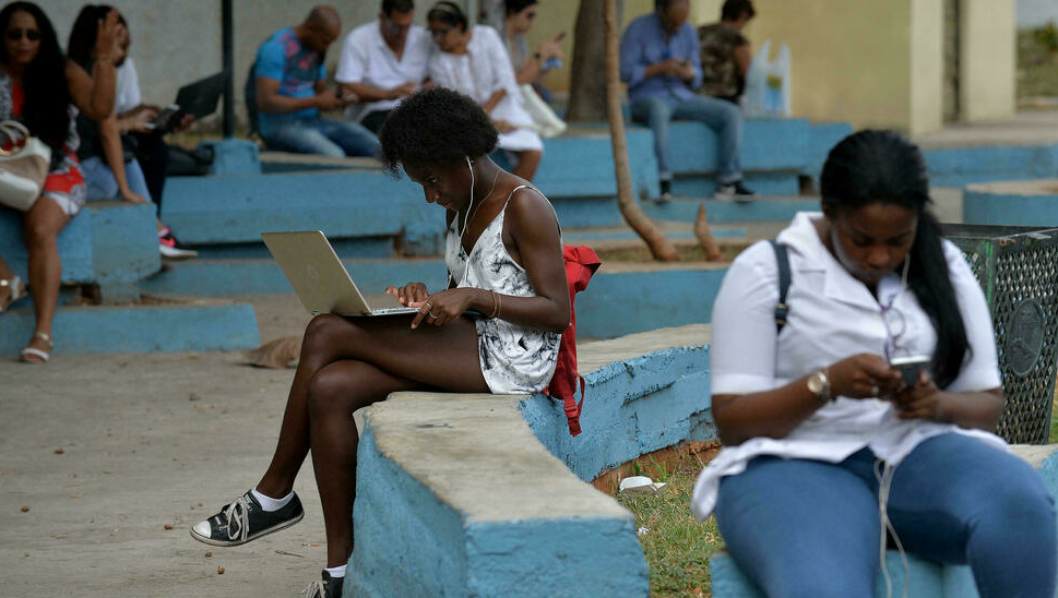 Activista propone usar en Cuba internet de EEUU vía wifi
