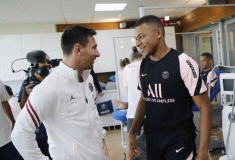 Messi y Mbappé se saludaron este jueves