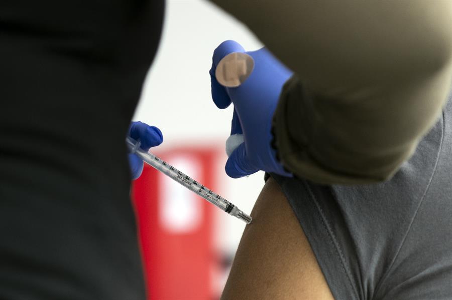 EEUU exigirá la vacuna anticovid a los solicitantes de residencia