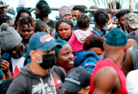 Denuncian el "maltrato" de Inmigración contra haitianos