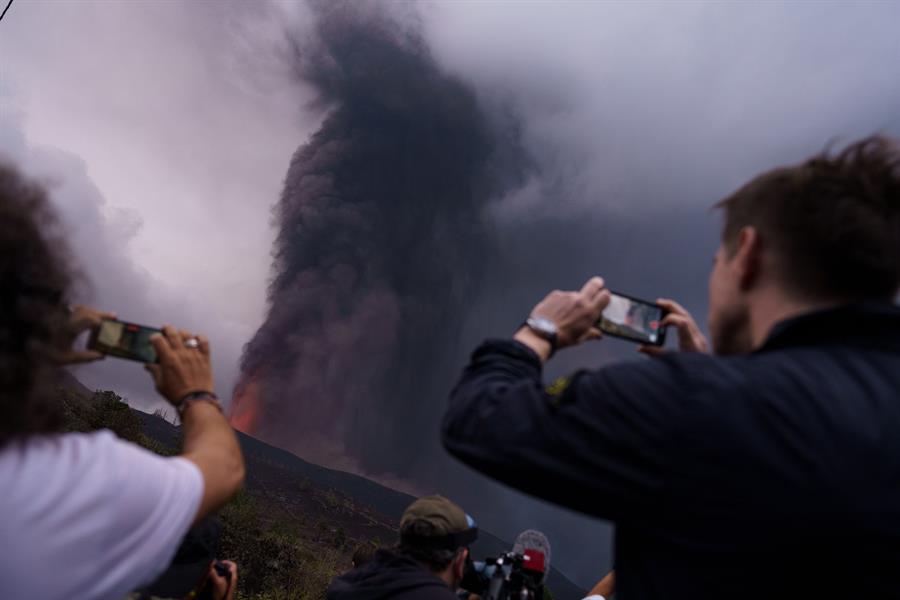 Erupción del volcán de La Palma cumple un mes
