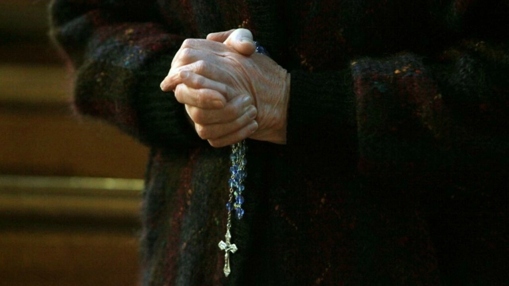 Confirman 216.000 víctimas de religiosos en la iglesia francesa
