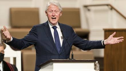 Hospitalizan al ex presidente Bill Clinton
