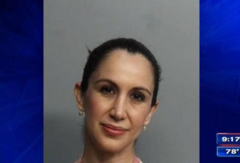 Arrestan a maestra en Miami por tener relaciones sexuales con alumno de 14 años