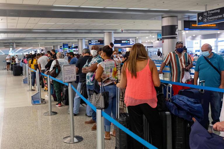 Aeropuerto de Miami espera más pasajeros internacionales