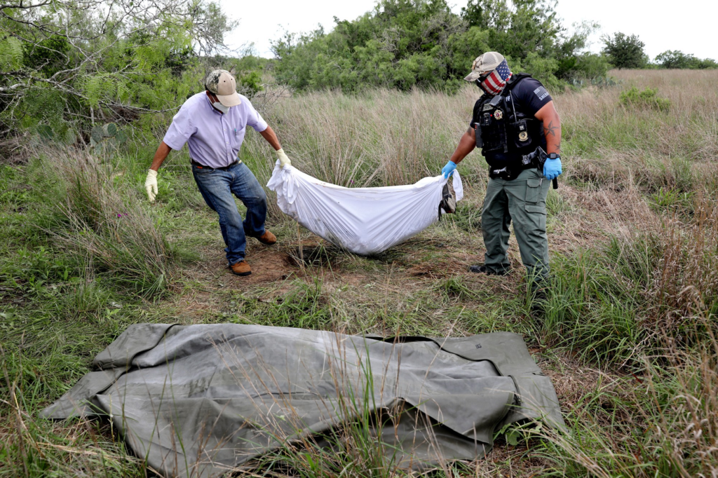 Honran en Texas a 557 inmigrantes muertos en la frontera