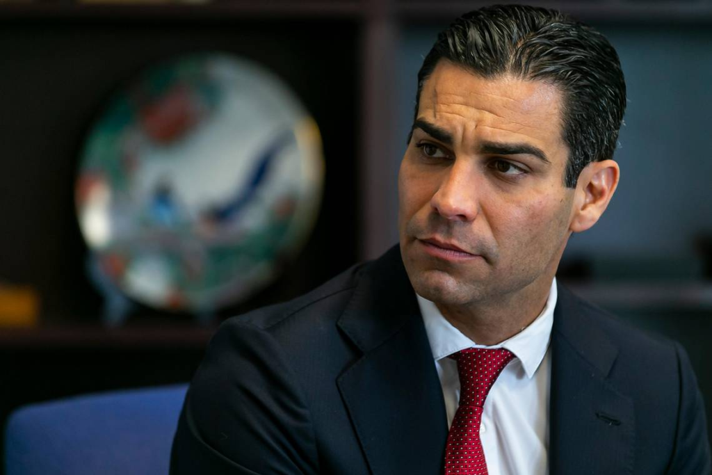 Alcalde de Miami busca un segundo mandato