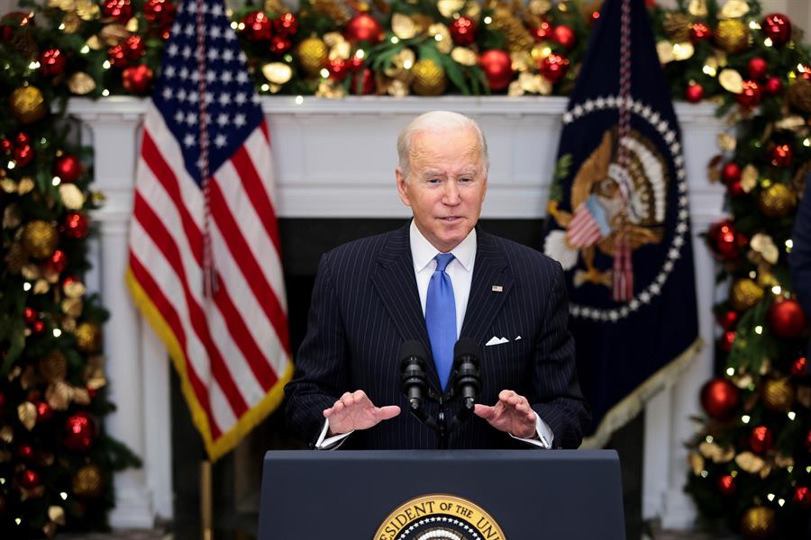Biden enfrenta parálisis política y nueva ola de Covid