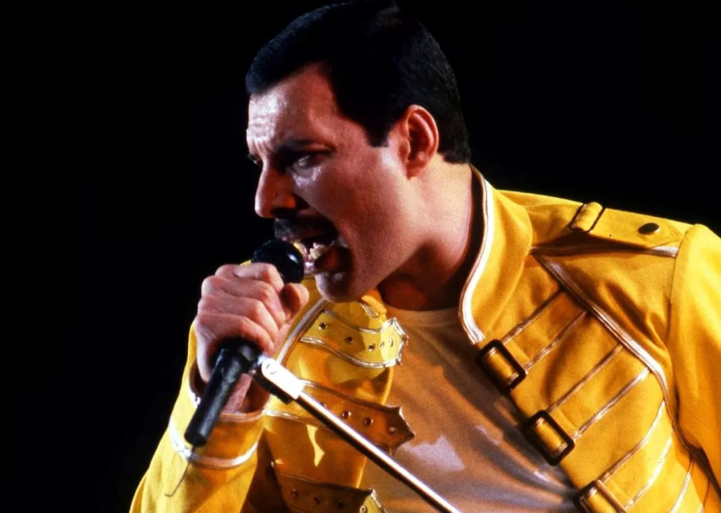 Lágrimas y flores en Londres por tres décadas sin Freddie Mercury
