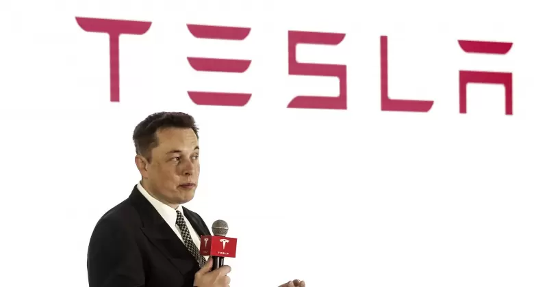 Elon Musk vende casi US$ 5.000 millones en acciones de Tesla