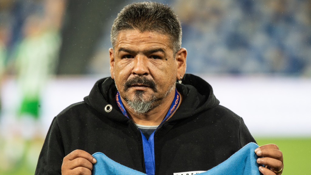 Familia y clubes de fútbol despiden a Hugo Maradona