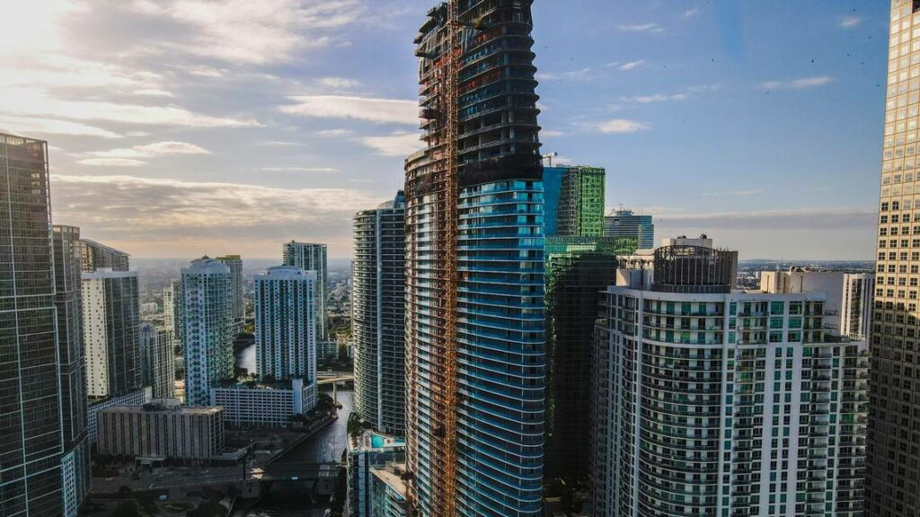 Edificio Aston Martin Residences en Miami ya casi terminado