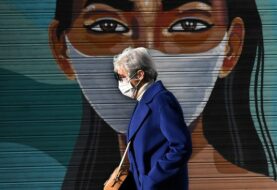 España impone uso obligatorio de mascarillas en exteriores nuevamente