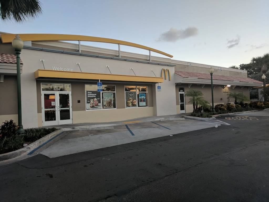 Buscan a mujer que agredió a empleada de McDonalds en Miramar