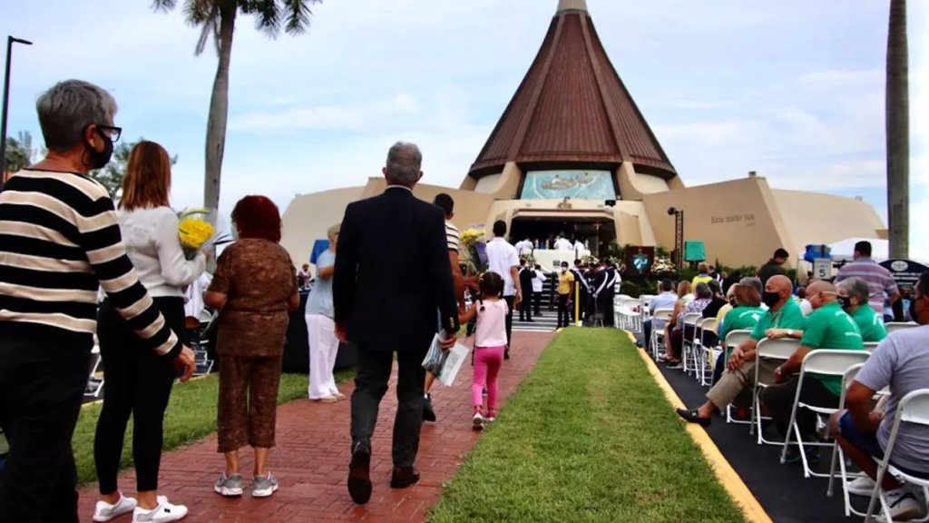 Arzobispo de Miami pide usar mascarilla en las iglesias