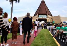 Arzobispo de Miami pide usar mascarilla en las iglesias