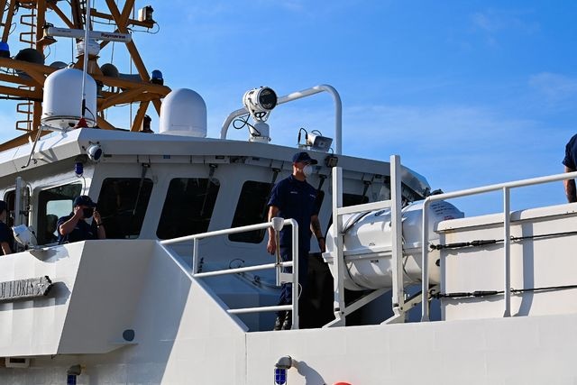 Intercepta la Guardia Costera de EU velero con 191 migrantes