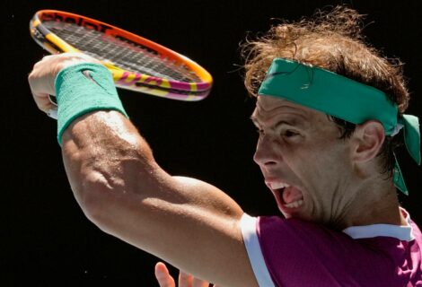 Nadal sufre pero avanza a semifinales del Abierto de Australia