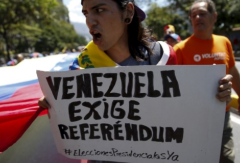 Exilio tilda de error iniciar revocatorio a Maduro