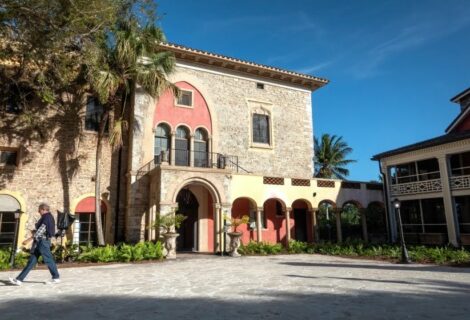 La Casa de Piedra, una joya de traza española, cumple 100 años en Florida