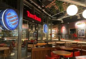 Tony Roma's cumple 50 años y estima abrir 200 restaurantes