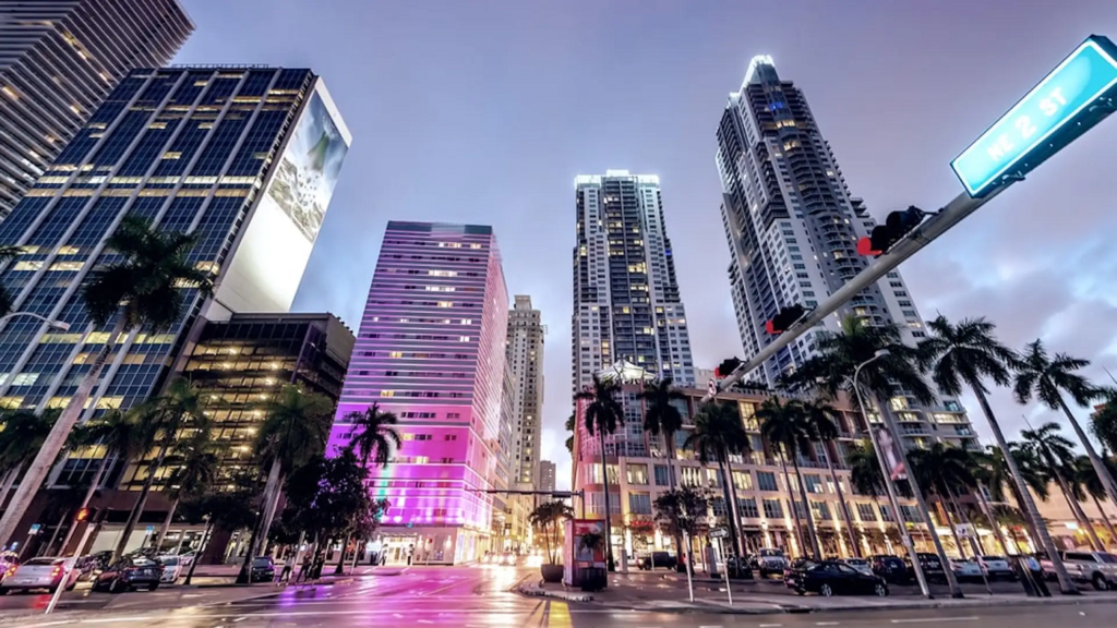 ¿Qué lugares conocer en Miami con un auto de alquiler?