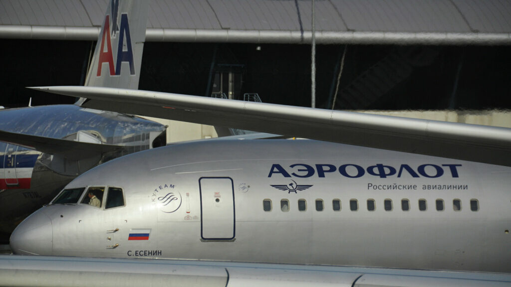 Aerolíneas rusas Aeroflot y Azur Air cancelan vuelos