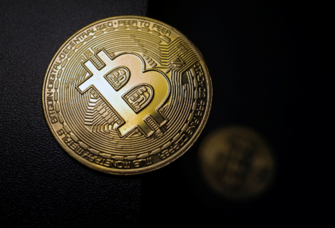 Bitcoin se recupera y regresa a un máximo de US$43.000