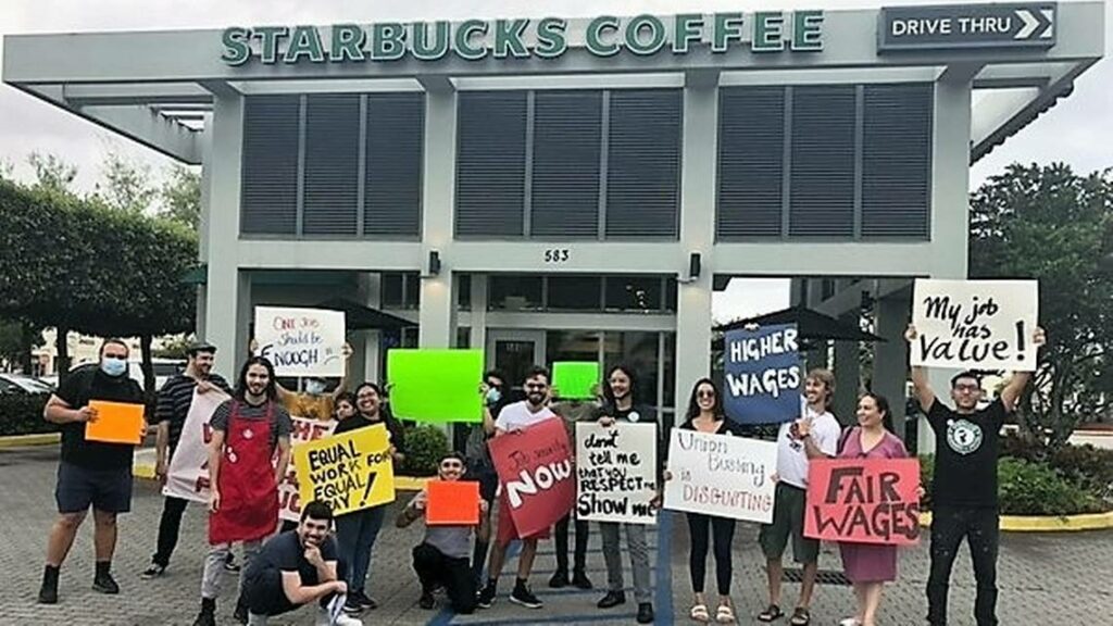 Vecinos de Hialeah se solidarizan con empleados de Starbucks