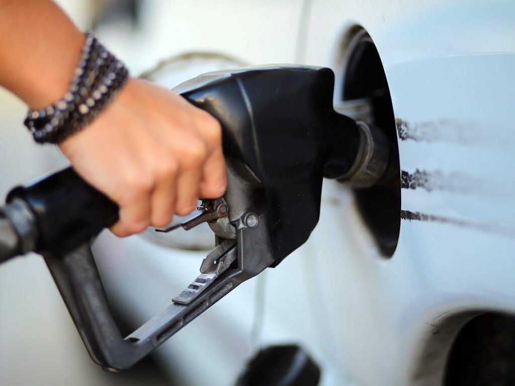 Cómo conseguir la gasolina más barata en Florida