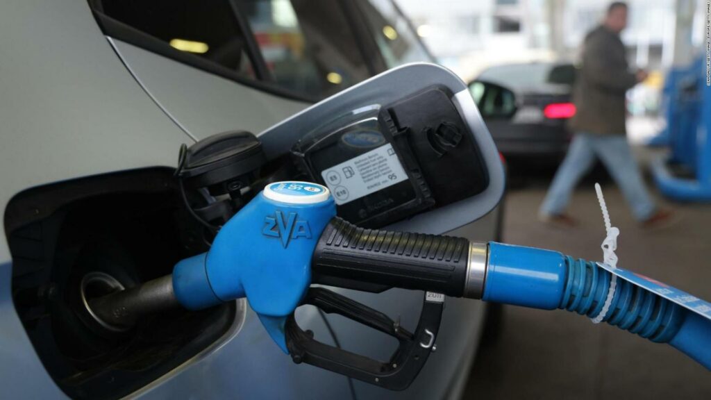 Cae ligeramente el precio de la gasolina en Florida