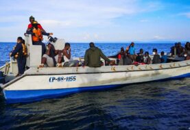 Encalla barco en Florida con más de 150 migrantes haitianos