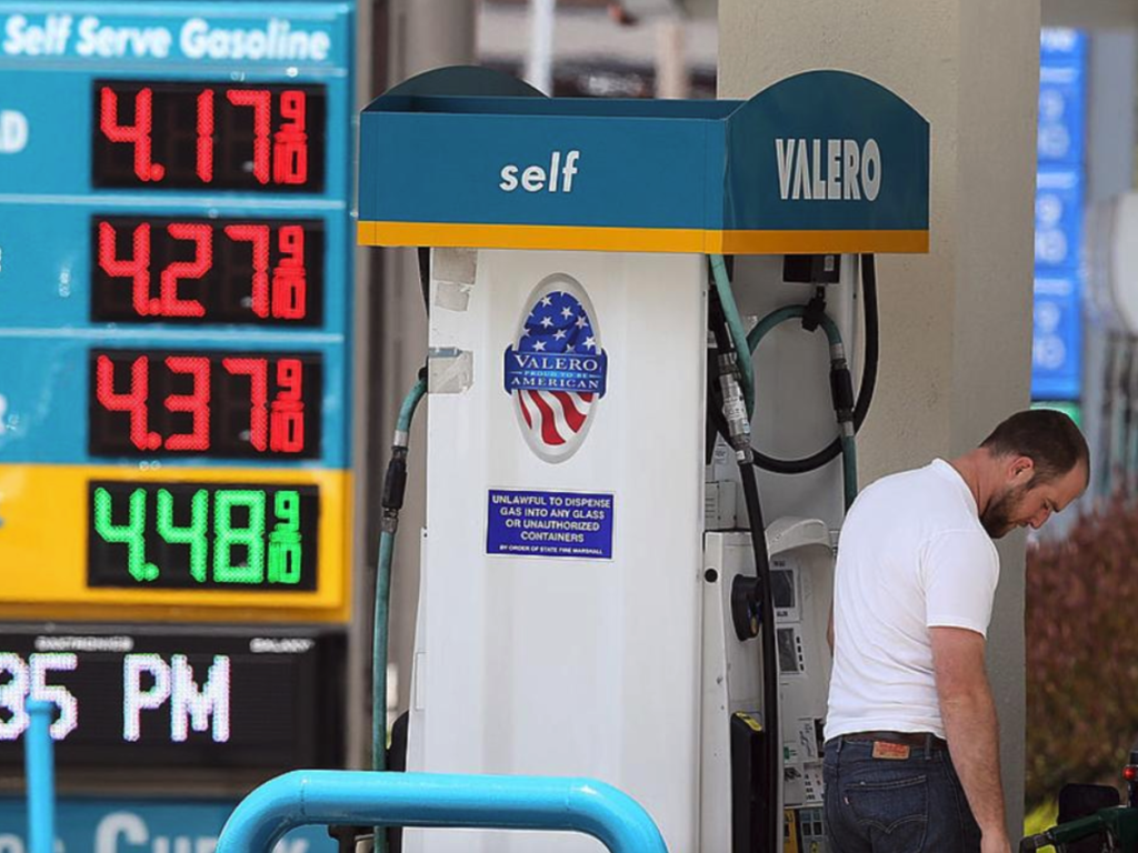 Camioneros de Miami dicen no poder trabajar por el precio de la gasolina