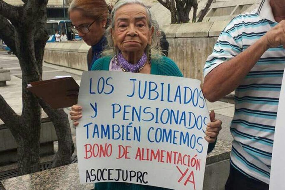 Venezolanos de la tercera edad luchan por sus derechos