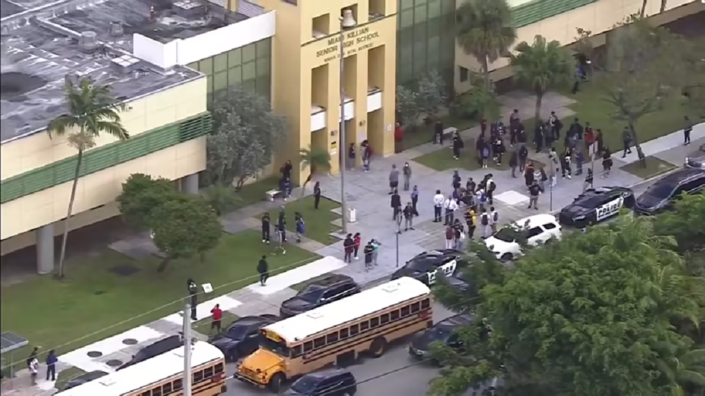 Más estudiantes detenidos por el arma en el instituto Miami Killian
