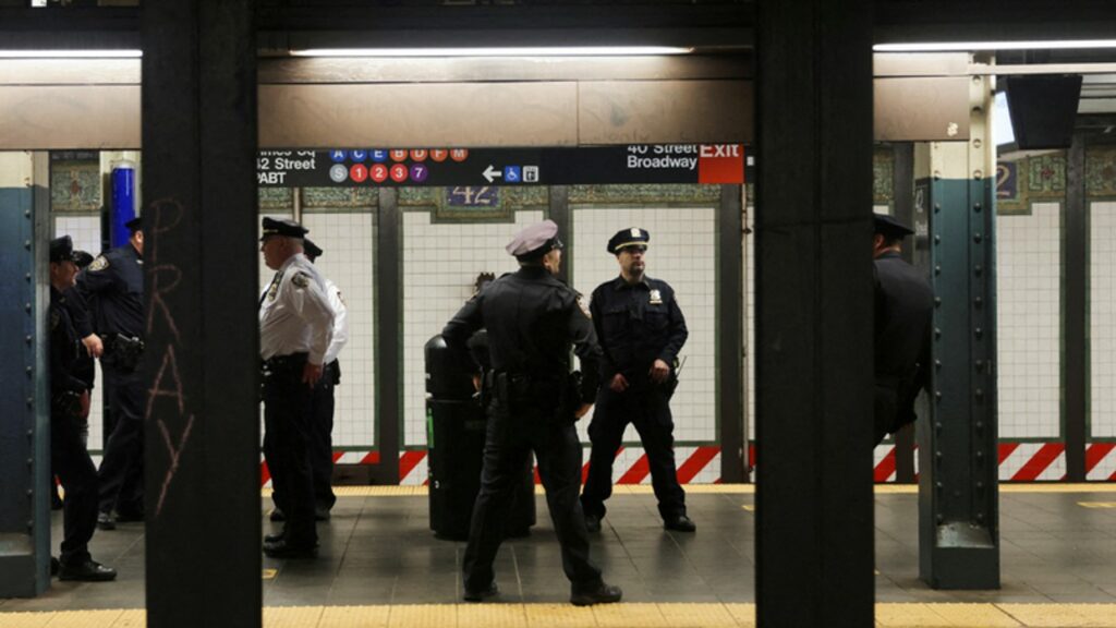 Policía de Nueva York identifica al sospechoso por tiroteo en el metro